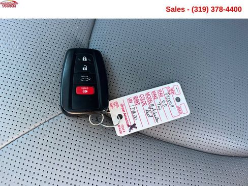 Used 2023 Toyota Highlander Limited AWD/4WD image 16