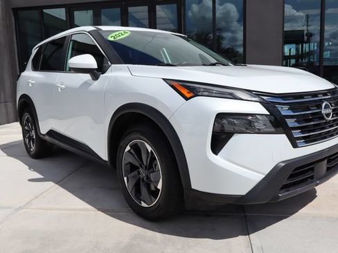 Used 2024 Nissan Rogue SV FWD image 1