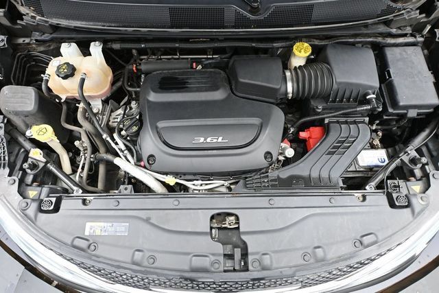 Used 2018 Chrysler Pacifica Limited FWD image 47