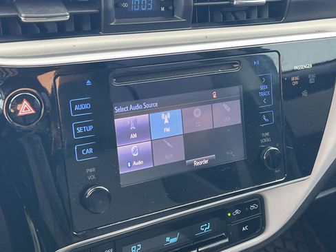 Used 2017 Toyota Corolla LE image 12