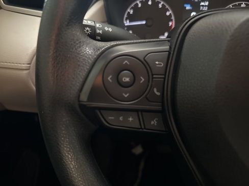 Used 2023 Toyota Corolla Cross L image 11