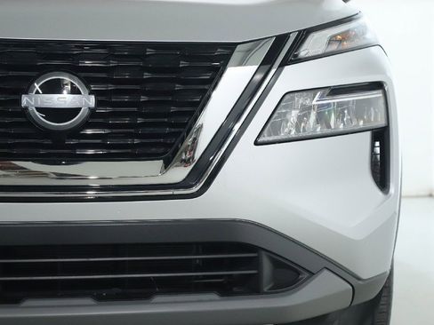 Used 2023 Nissan Rogue SV w/ SV Premium Package image 8