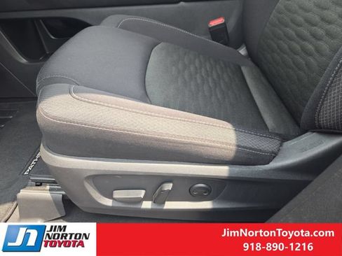 Used 2025 Nissan Pathfinder SV FWD image 24