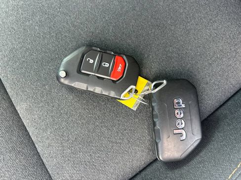 Used 2025 Jeep Gladiator Sport AWD/4WD image 31