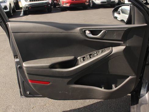 Used 2018 Hyundai Ioniq Plug-In Hybrid FWD image 12