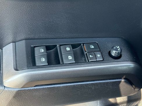 Used 2021 Toyota Tacoma TRD Off-Road AWD/4WD image 21