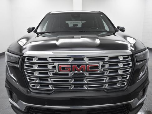 Used 2024 GMC Acadia Denali image 2
