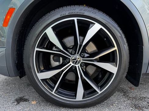 Used 2024 Volkswagen Tiguan SEL R-Line image 8