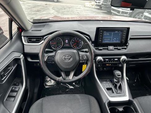 Used 2019 Toyota RAV4 LE image 5