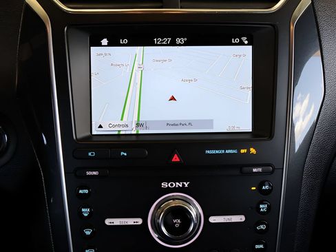 Used 2019 Ford Explorer Limited w/ Ford Safe & Smart Package FWD image 16