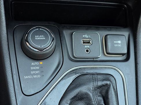 Used 2023 Jeep Cherokee Altitude Lux w/ Lux Elite Package image 36