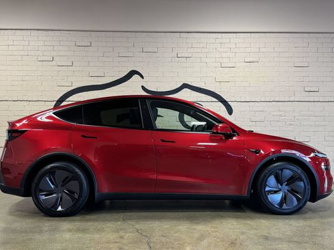 Used 2026 Tesla Model Y Long Range AWD/4WD image 3
