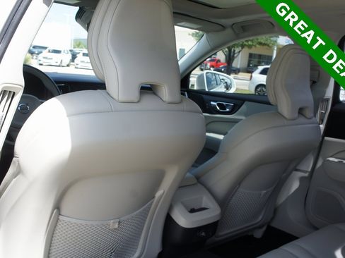 Used 2020 Volvo S60 T6 Momentum image 34