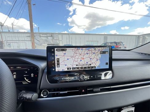 New 2025 Mitsubishi Outlander SE image 18