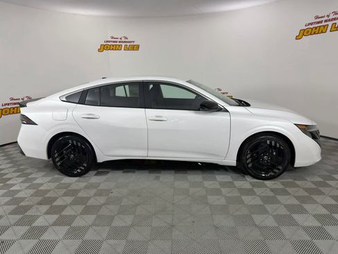 New 2026 Nissan Sentra SR w/ Floor Mat Package image 8