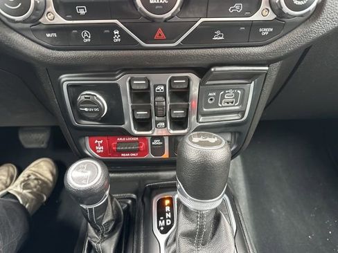 Used 2025 Jeep Wrangler Unlimited Sport AWD/4WD image 31