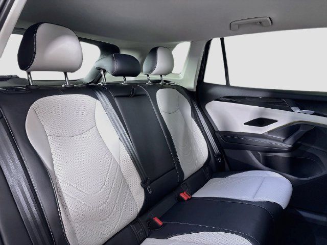 Certified 2025 Volkswagen Tiguan SE FWD image 26