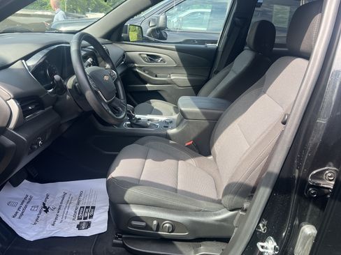 Used 2023 Chevrolet Traverse LT AWD/4WD image 7