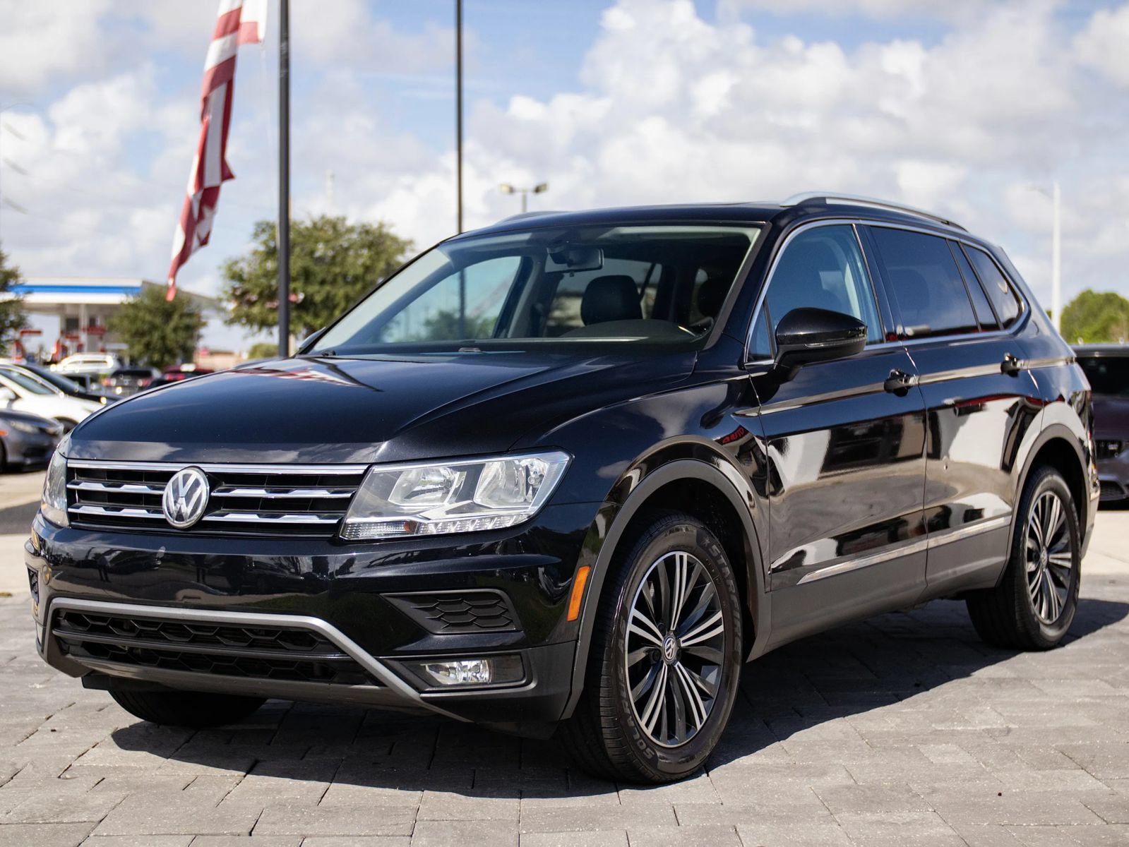 Used 2018 Volkswagen Tiguan SEL FWD image 6