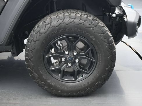 Used 2024 Jeep Wrangler Unlimited AWD/4WD image 22