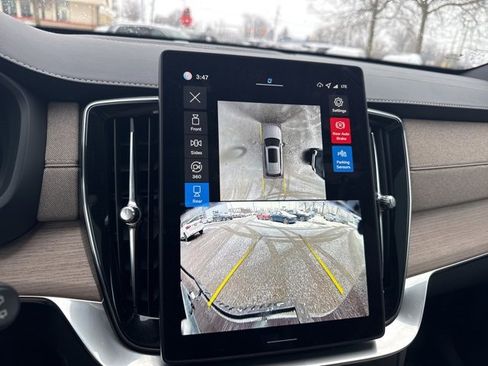 Used 2026 Volvo XC90 B5 Plus w/ Protection Package Premier image 19