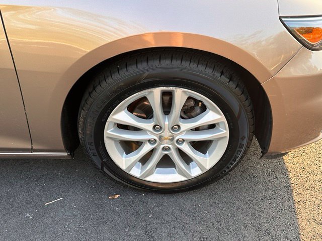 Used 2018 Chevrolet Malibu LT FWD image 15