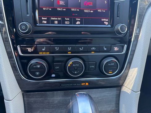 Used 2018 Volkswagen Passat 2.0T SE image 28