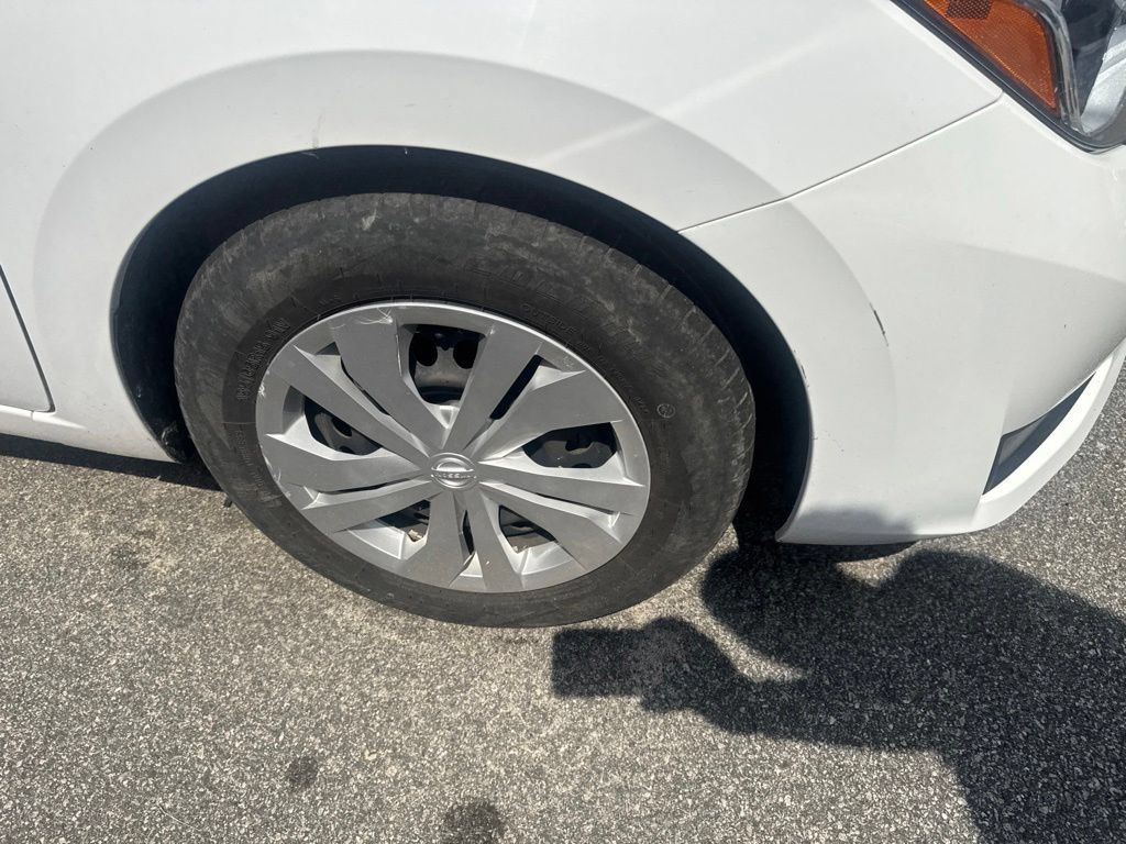 Used 2024 Nissan Versa S FWD image 5