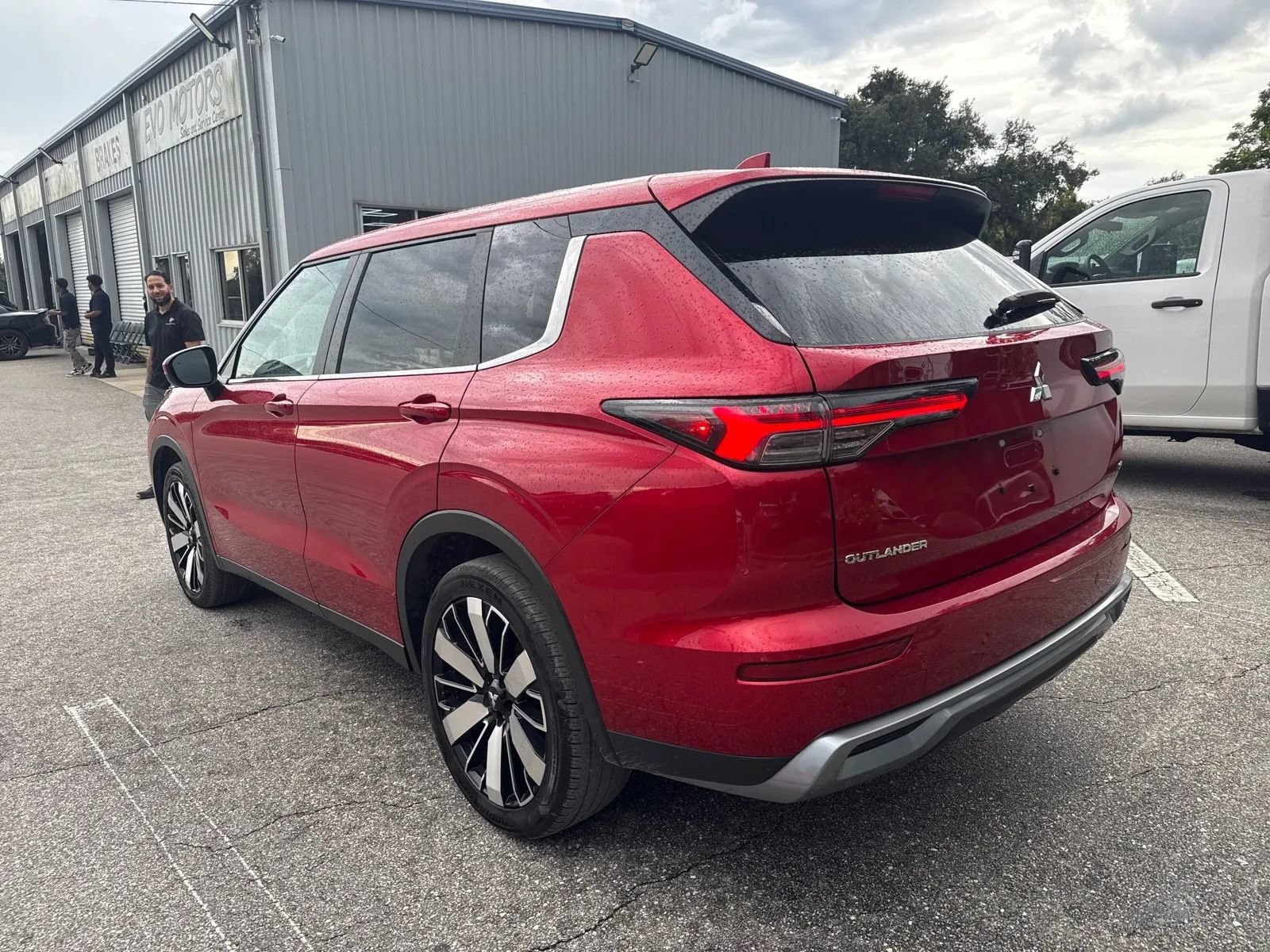 Used 2025 Mitsubishi Outlander SE FWD image 9