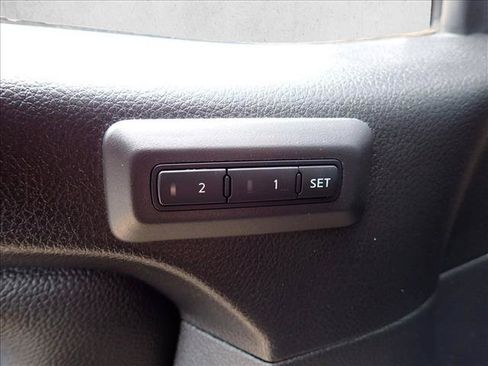 Used 2024 Nissan Titan PRO-4X w/ Pro-4x Convenience Package AWD/4WD image 17