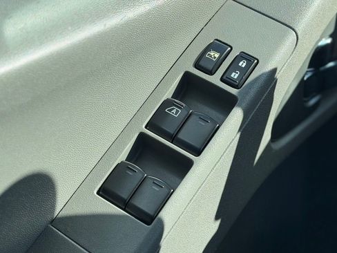 Used 2017 Nissan Frontier SV image 18