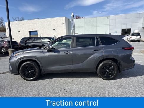 Used 2023 Toyota Highlander LE image 6