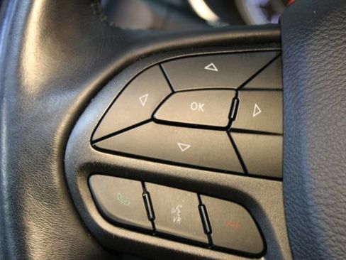 Used 2019 Jeep Cherokee Trailhawk AWD/4WD image 23