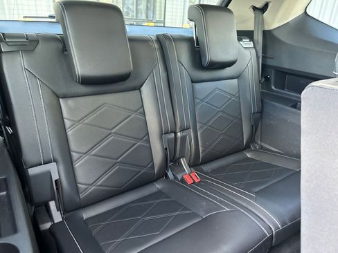 Used 2025 Volkswagen Atlas SE image 28