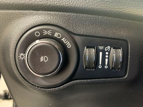 Used 2019 Jeep Compass Limited image 15