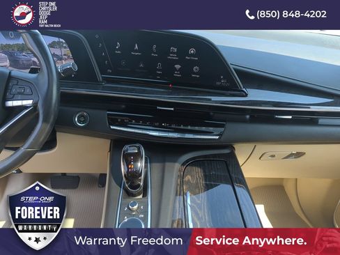 Used 2021 Cadillac Escalade Premium Luxury RWD image 24