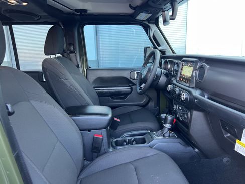 Used 2023 Jeep Gladiator Willys image 22