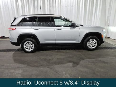 Used 2023 Jeep Grand Cherokee Laredo RWD image 2