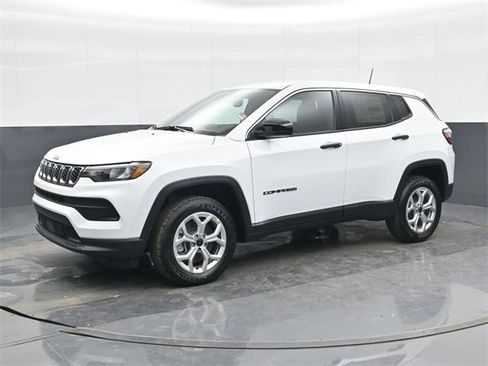 Used 2025 Jeep Compass Sport image 8
