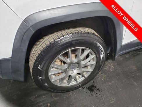 Used 2018 Jeep Cherokee Trailhawk image 6