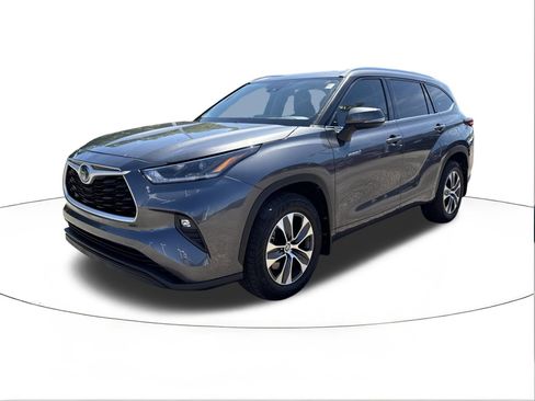 Used 2021 Toyota Highlander XLE FWD image 7