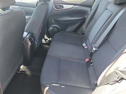 Used 2021 Nissan Rogue Sport S image 21