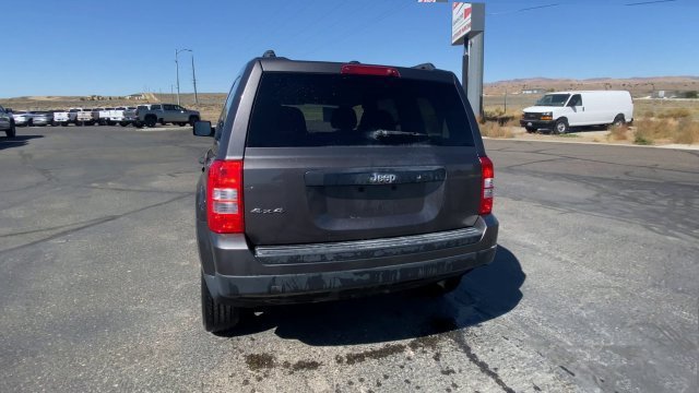 Used 2016 Jeep Patriot Sport w/ Tire & Wheel Group AWD/4WD image 7