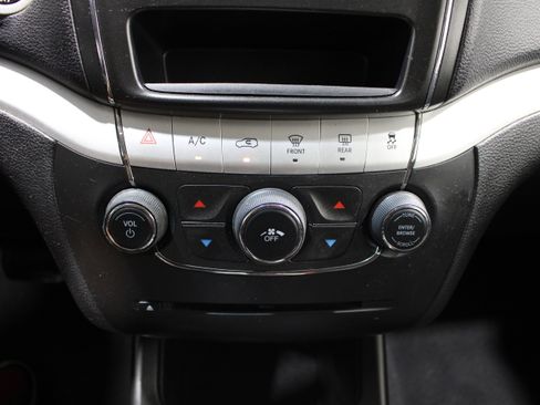 Used 2018 Dodge Journey SE FWD image 14