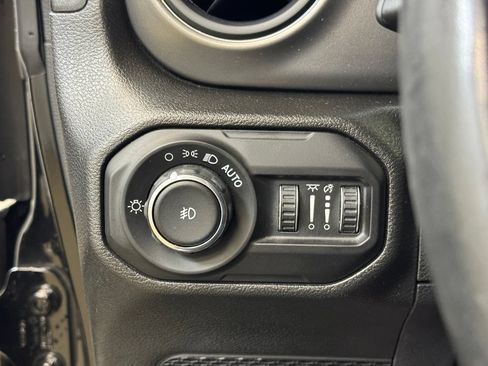 Used 2022 Jeep Wrangler Unlimited Sport AWD/4WD image 33