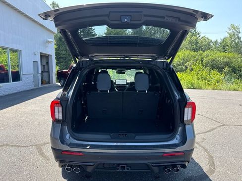 Used 2025 Ford Explorer ST AWD/4WD image 5