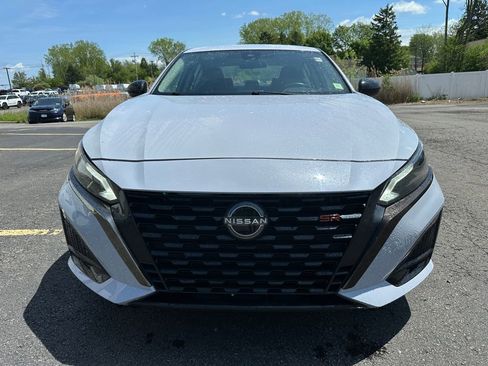 Used 2023 Nissan Altima 2.5 SR FWD image 11