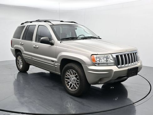 Used 2004 Jeep Grand Cherokee Limited w/ Trailer Tow Group IV AWD/4WD image 2