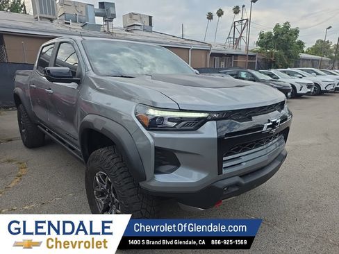 Used 2026 Chevrolet Colorado ZR2 w/ Technology Package AWD/4WD image 8