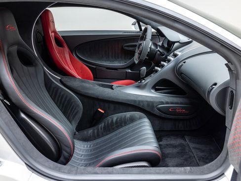 Used 2021 Bugatti Chiron Pur Sport image 31